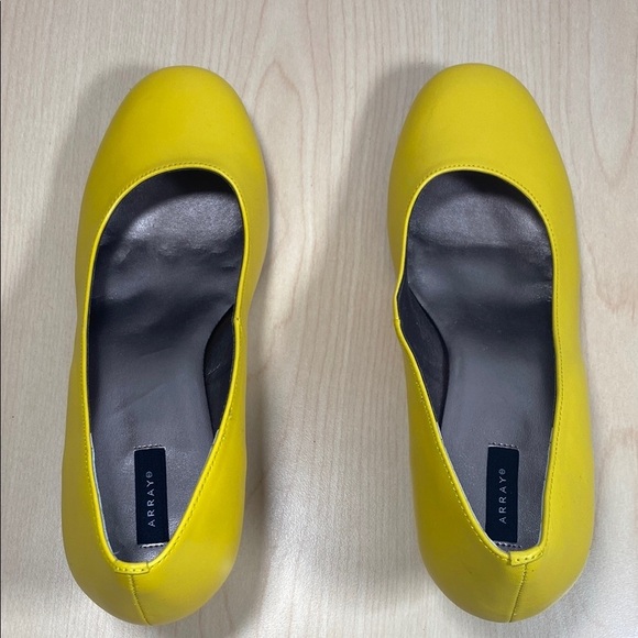 Yellow Kitten Heel Pumps with Classic Design - Picture 4 of 7